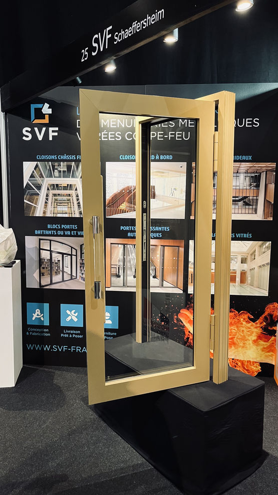 Porte vitrée coupe-feu aluminium équipée d&#039;une serrure à rouleau | E30 - EI30 - EI60 - produit présenté par SVF