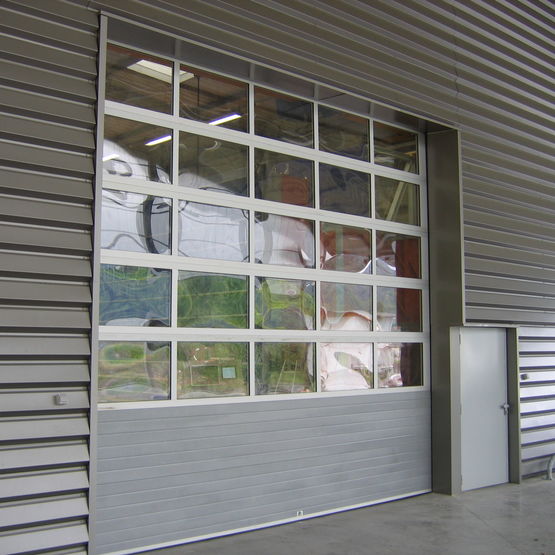 Portes sectionnelles à tablier aluminium ou acier | Isotec  Thermotec  Cristal - produit présenté par SAFIR
