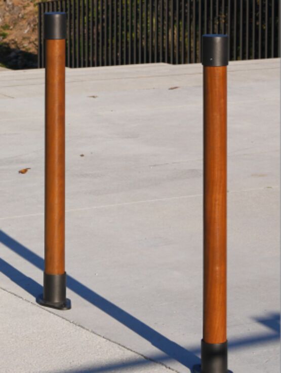 Potelet de voirie | Potelet Bios en bois et acier pour aménagements urbains