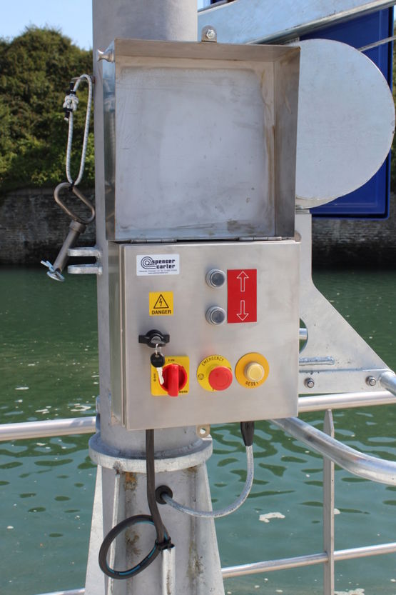 Potence électrique de quai en acier traité et galvanisé traction maxi 250 Kg | Type UW1 - SEIMI