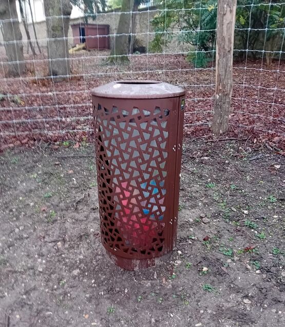 Poubelle urbaine à sceller ou à poser pour gestion de déchets | WELLINGTON OPEN Vigipirate Design - produit présenté par URBANECO 42