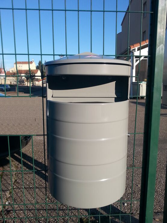 Poubelle urbaine murale ou avec poteau | AUSTRALIA RELIEF - produit présenté par URBANECO 42