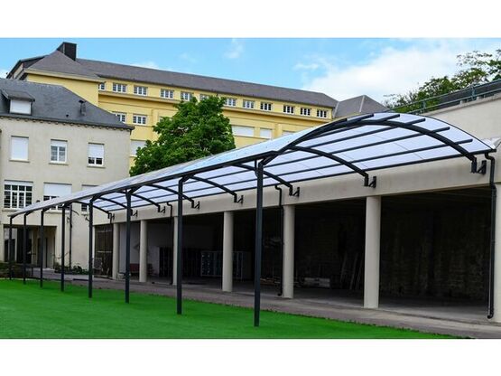 Préau adossé sur mesure en aluminium extrudé | ABRIS ARCHETYPE - produit présenté par ABRIS ARCHETYPE