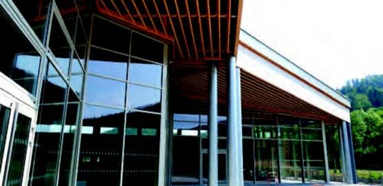Procédé d'étanchéité sans fixation sur tôles d'acier nervurées (TAN) et panneaux à base de bois | IKO O'TOP - IKO AXTER