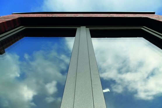  Profilé fin en aluminium à noyau PVC assemblé par thermosoudure sans renfort | AluConnect - VEKA