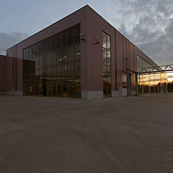 Profilés acier multi-supports pour façades vitrées | Multitop - produit présenté par RP TECHNIK - KLOECKNER METALS FRANCE