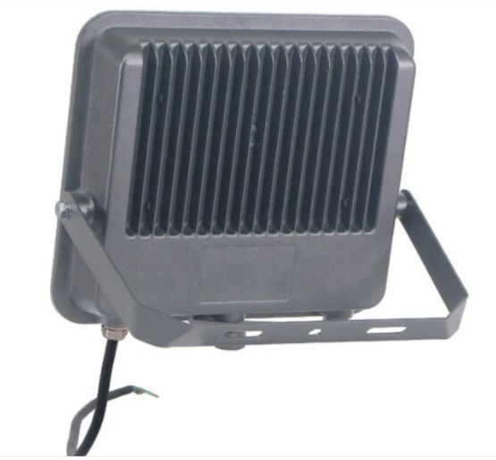 Projecteur LED extérieur | Projecteur LED 300W IP65 CCT à température de couleur réglable - produit présenté par SILUMEN