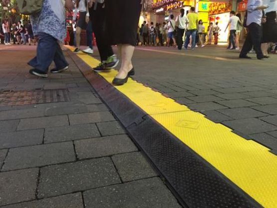  Protège câble modulaire 5 canaux en caoutchouc et PVC | PL20 Réf : PC905 - Équipements de sécurité et de signalisation