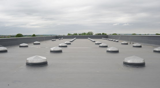 Puits de lumière sur toiture sèche ou support d&#039;étanchéité | Ecolux Spot - produit présenté par KINGSPAN LIGHT + AIR