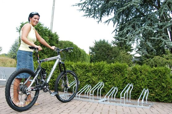 rack à vélos - râtelier BASIC2000 - produit présenté par NORCOR
