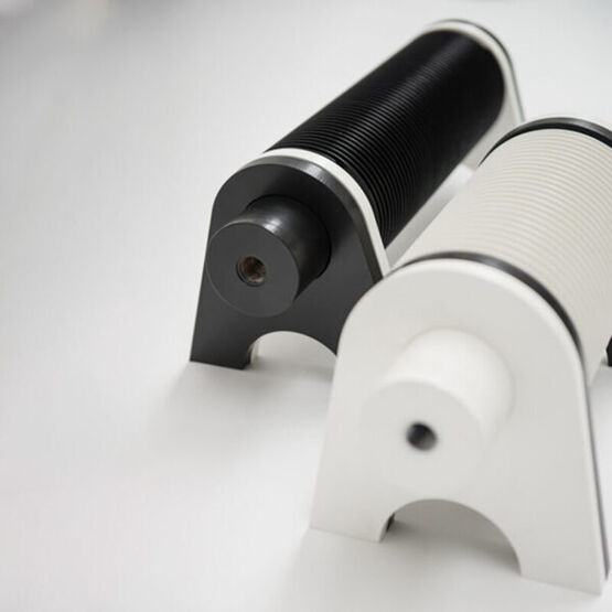  Radiateur design personnalisable | VD 4669 en acier à ailettes avec pieds Chambord - VARELA DESIGN