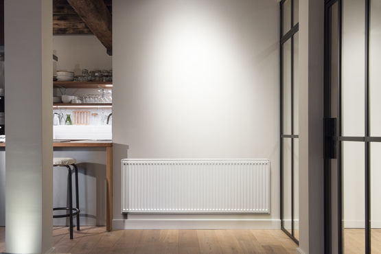  Radiateurs horizontaux à panneaux acier avec ou sans façade plane à température atténuée | Uni 6 / Uni 6 piano / Compact / Standard - BRUGMAN (VASCO GROUP)