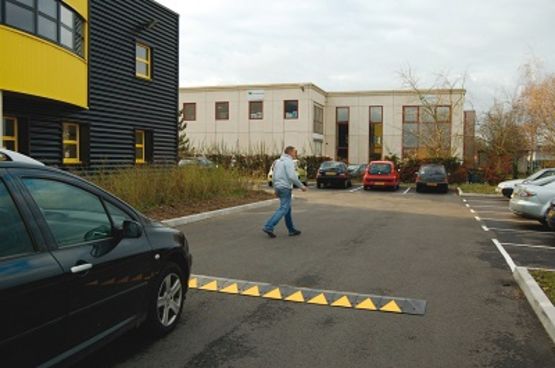  Ralentisseur de trafic pour les zones protégées | PARGOM - Ralentisseurs et coussins berlinois