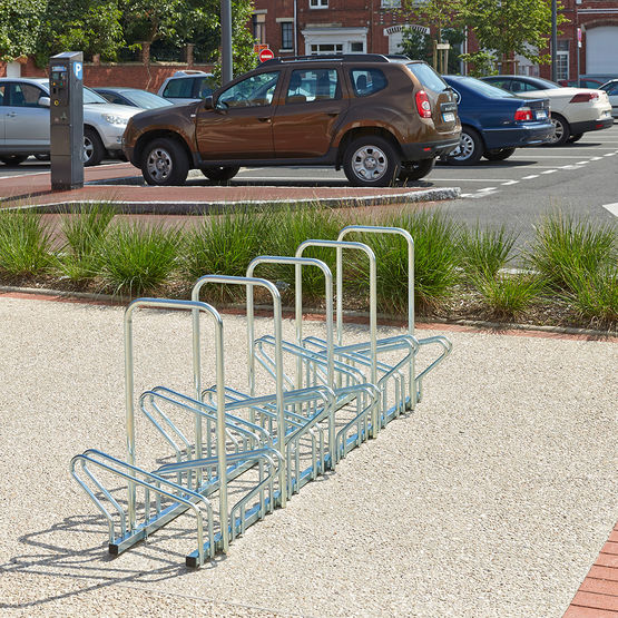 Range 10 vélos au sol face à face - Arceaux antivol - produit présenté par NORMEQUIP