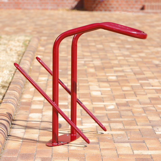 Range 2 vélos avec support antivol pour roue avant et cadre  - produit présenté par NORMEQUIP