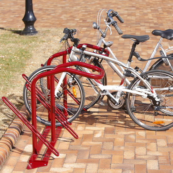 Range 4 vélos avec support antivol pour roue avant et cadre Mottez B214V