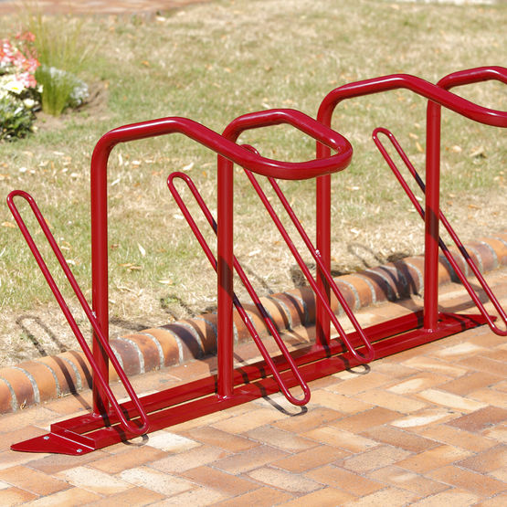 Range 4 vélos pour antivol U : roue avant et cadre  - produit présenté par NORMEQUIP