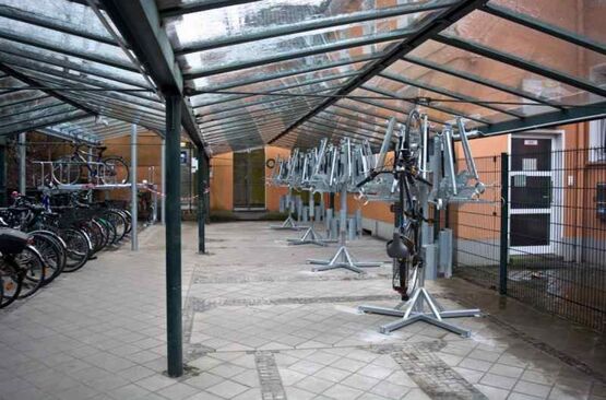 Rangement vélos verticales avec touniquet | SOLUVELOS  - produit présenté par SOLUVELOS