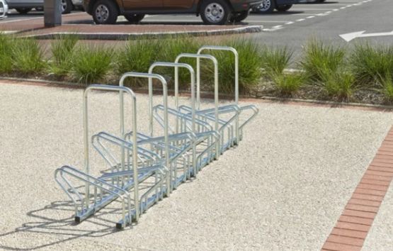 Râtelier 10 vélos au sol face-à-face avec arceaux antivol - NORMEQUIP