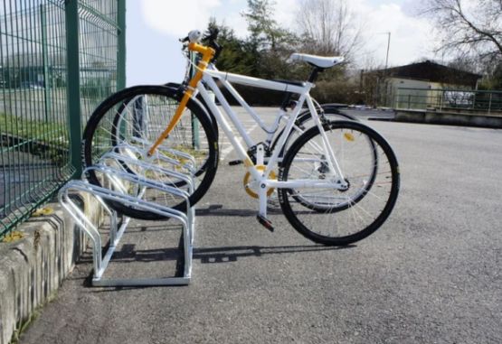 Râtelier 10 vélos sur 2 côtés - produit présenté par NORMEQUIP