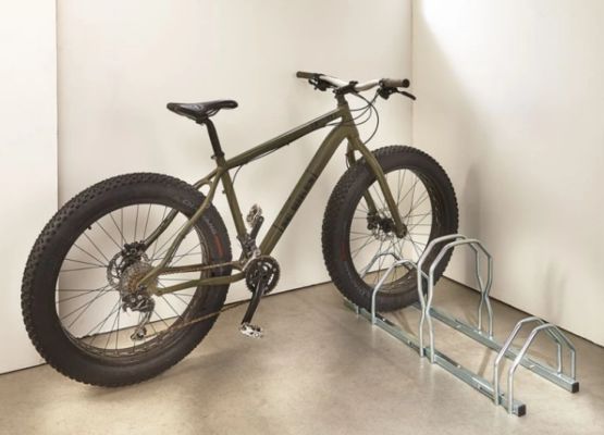 Ratelier 3 Fat Bike sur 2 niveaux - produit présenté par NORMEQUIP
