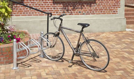 Râtelier 3 vélos côte à côte New York - produit présenté par NORMEQUIP