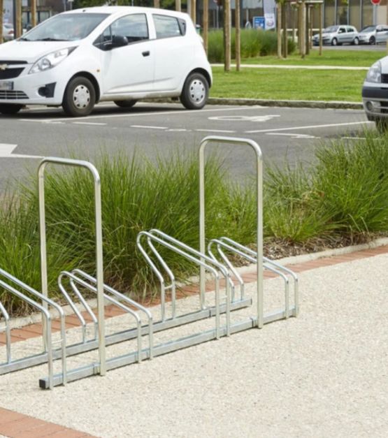  Râtelier 4 vélos côte à côte sur 2 niveaux - NORMEQUIP