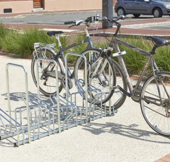  Râtelier 8 vélos au sol face-à-face avec arceaux antivol - NORMEQUIP