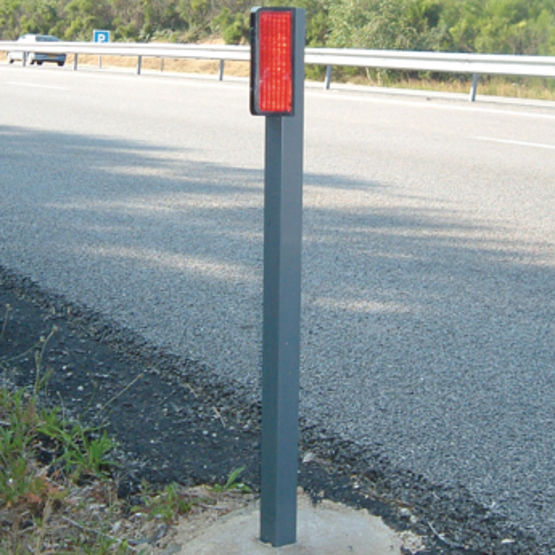  Réflecteurs de dissuasion de gibier pour voies routières  | REFLECTEURS DISSUASION DE GIBIER - Panneaux et autres signalisations routières