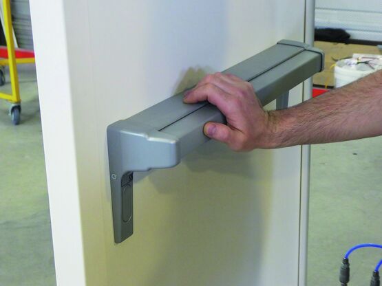  Revêtement antibactérien sur bloc portes et poignées métalliques | Sanidoor - DOORTAL
