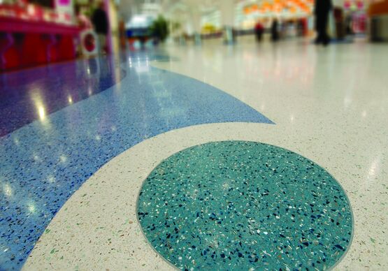  Revêtement de sol coulé poncé à base de résine et d&#039;agrégats de marbre | Sikafloor Terrazzo EM-10 - SIKA FRANCE SAS