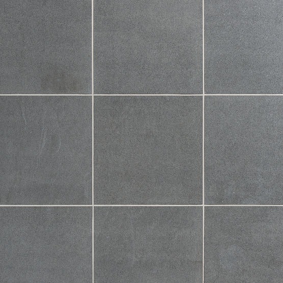 Revêtement en granit noir pour sols et murs intérieurs et extérieurs | GRANIT NOIR CISELE - produit présenté par CUPA STONE