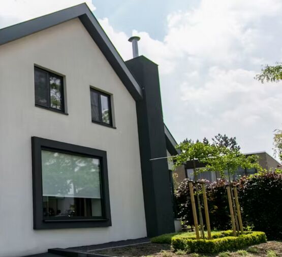  Revêtement extérieur à base de basalte naturel pour façades et toitures | ROCKPANEL Uni - ROCKPANEL