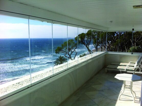  Rideau de verre coulissant et pivotant pour terrasse et balcon | Seeglass One - Vérandas