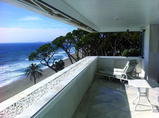 Rideau de verre coulissant et pivotant pour terrasse et balcon | Seeglass One - produit présenté par GLASS SYSTEMS