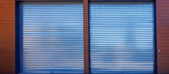 Rideau métallique de sécurité | Rideaux métalliques galvanisés pleins, microperforés ou à mailles