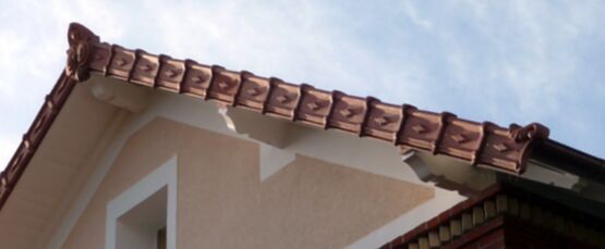  Rive avec recouvrement en terre cuite | LOSANGE / FLEUR  - Tuile plate petit moule