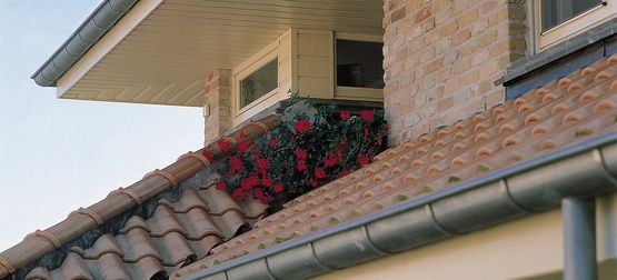  Rives de toiture et dessous de toit en PVC cellulaire et alvéolaire | DECEUNINCK  - DECEUNINCK