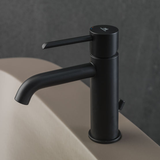 Black Elements : robinetterie et accessoires de salle de bains