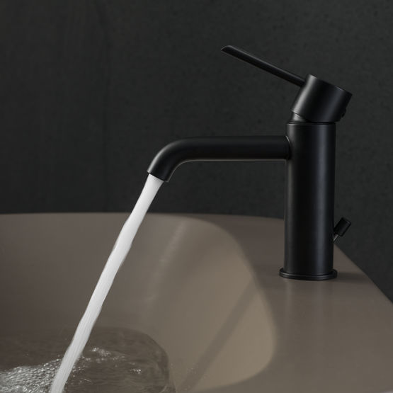  Robinetterie et accessoires de salle de bains aux finitions noires mates | Black Elements - PORCELANOSA
