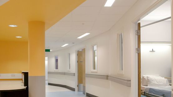  Rockfon® MediCare® Plus | Plafond acoustique en laine de roche à performance acoustique élevée - Plafonds suspendus en fibre minérale