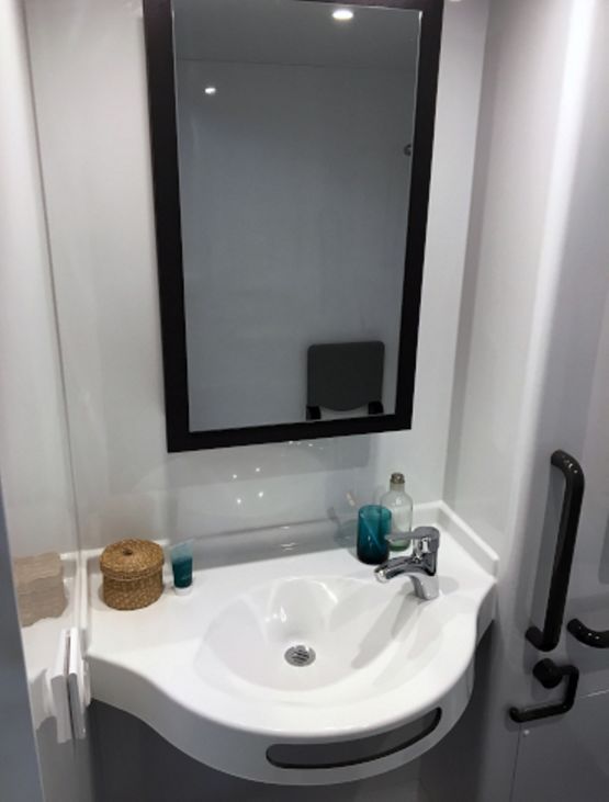  Salle de bain monobloc avec porte battante ou coulissante | ORMANITE | Gamme BAUDET ACCESS&#039; - BAUDET