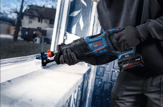 Scie-sabre sans fil puissante et sécurisée à changement de lame rapide | Expert EXSA 18V 32 - produit présenté par BOSCH OUTILLAGE ELECTRO-PORTATIF
