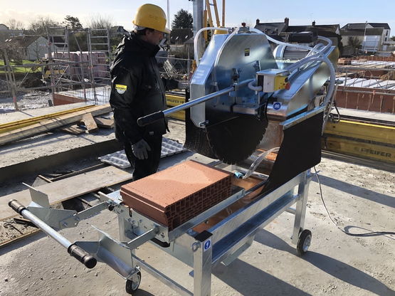 Scie sur table pour découpe de briques ou parpaings | CTS 760 - produit présenté par SAMEDIA
