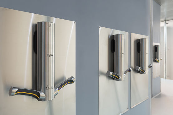 Sèche-mains écoénergétique à filtre HEPA intégré | Dyson Airblade 9kJ - produit présenté par DYSON