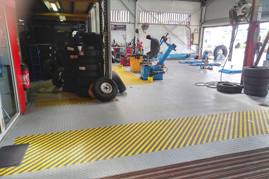 Sols de Garage et Ateliers pour professionnels | SGA0429 - produit présenté par MOSAIK CREATION