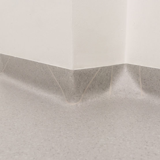 Solution de traitement hygiénique des angles pour sol PVC | Clean Corner System