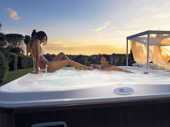 Spa 5 places | Profile - produit présenté par JACUZZI FRANCE