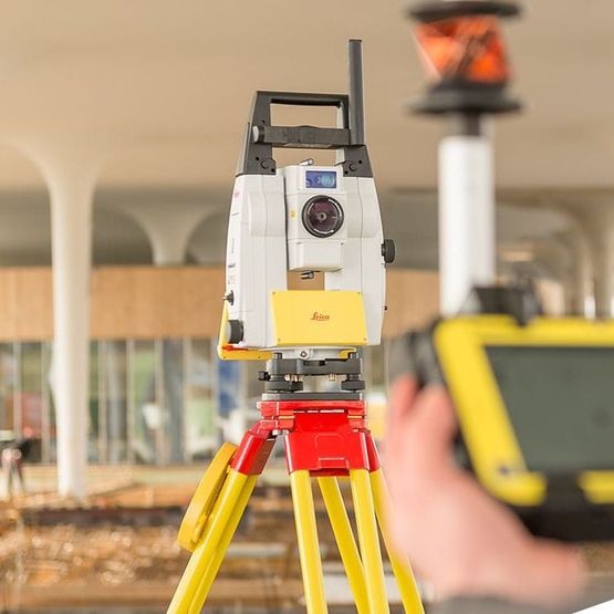  Station totale de construction avec des techniques numériques modernes | Leica iCON iCR70 et Tablette Leica CC80 - LEICA GEOSYSTEMS