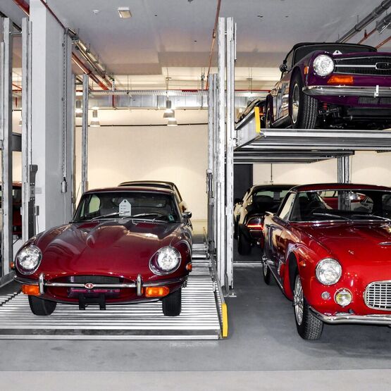 Stationnement de deux véhicules | PARKLIFT 411  - produit présenté par HIGH PARK